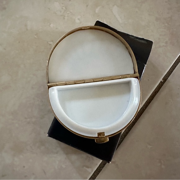 Vintage pill box - Picture 6 of 10